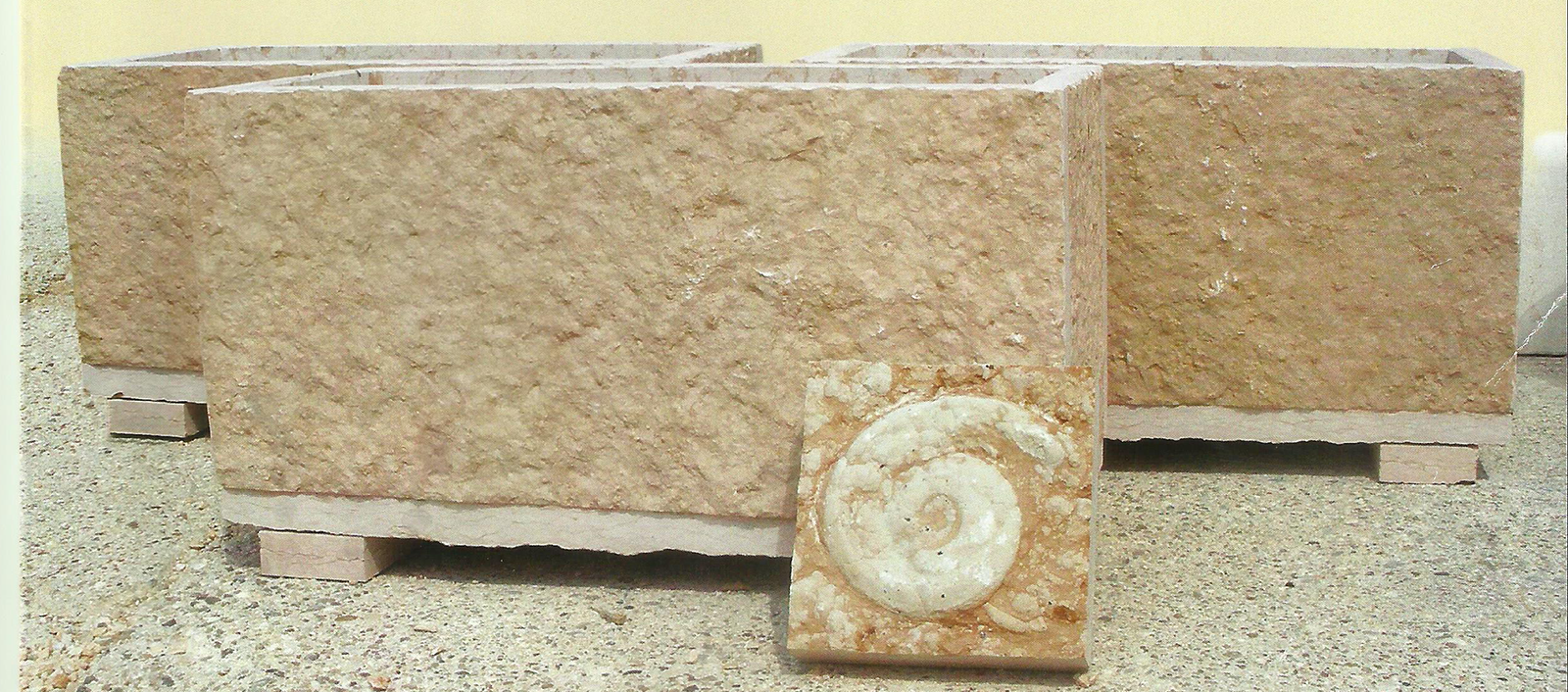 Fioriera in marmo e pietra